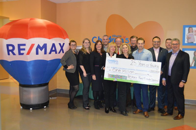 Picture of RE/MAX Real Estate (Central) cheque presentation